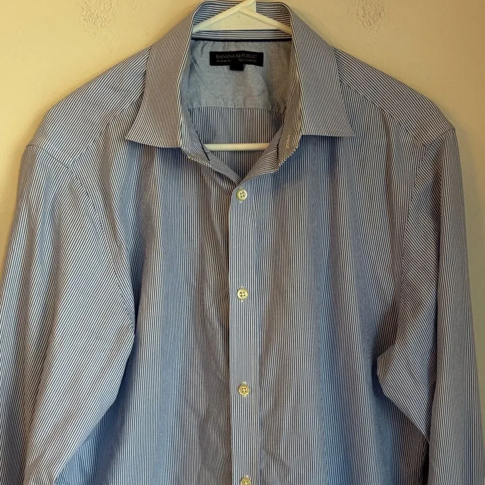 Banana Republic men’s pair of Button-Up Pearl snap Shirts size L slim EUC casual